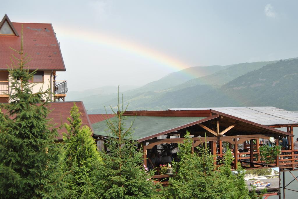 Pension La Ponton Eselnita Exterior photo
