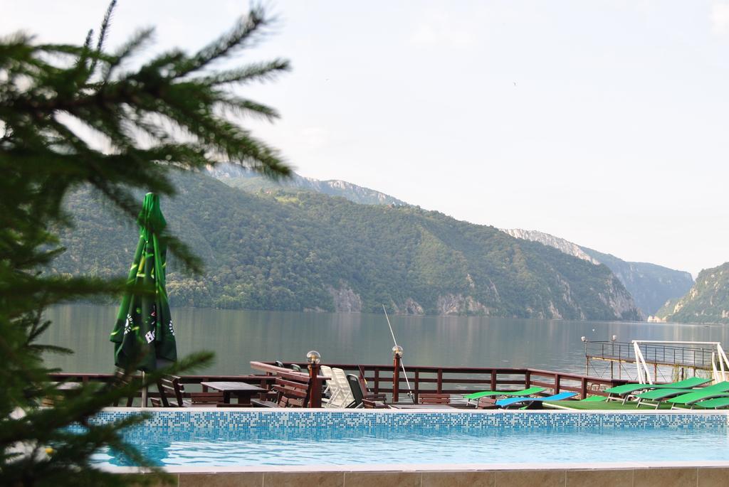 Pension La Ponton Eselnita Exterior photo